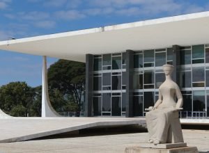 em-carta-de-proprio-punho,-martins-pede-a-moraes-volta-de-advogados