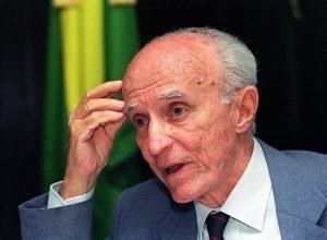 no-dia-dos-professores,-celebram-se-os-115-anos-de-antonio-houaiss