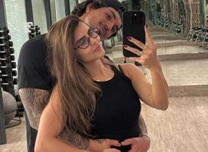 gabriel-medina-publica-foto-sugestiva-com-a-namorada-e-ultrassom-curioso-levanta-suspeitas-de-gravidez.-veja-as-fotos!