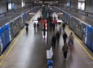 veja-o-que-fazer-para-reaver-objetos-caidos-nos-trilhos-do-metro/rio