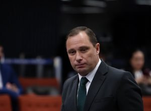 moraes-autoriza-mauro-cid-a-participar-de-aniversario-da-avo-de-90-anos