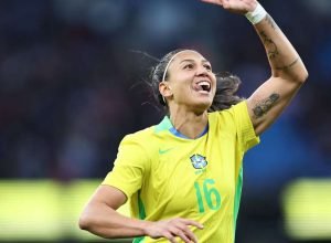 bia-zaneratto-celebra-a-vitoria-da-selecao-brasileira