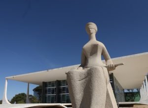 brasil-quer-democracia-alem-das-‘quatro-linhas’,-com-direitos-sociais-e-participativos,-diz-estudo