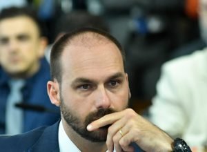 camara-inclui-eduardo-bolsonaro-em-lista-de-devedores-da-uniao-por-faltas-sem-justificativa;-entenda