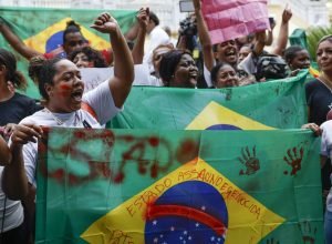 moradores-do-alemao-e-da-penha-protestam-contra-mortes-em-operacao