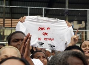 moradores-de-favelas-protestam-no-rio-apos-megaoperacao-com-121-mortos