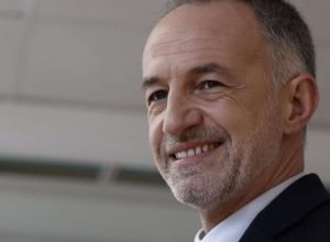 franca:-socialista-emmanuel-gregoire-e-eleito-novo-prefeito-de-paris,-apontam-projecoes